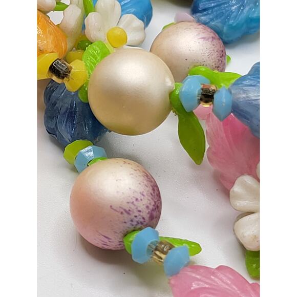 Vintage Floral Bead Necklace 42 in Pastel Lucite Flowers Faux Pearls - Picture 6 of 10